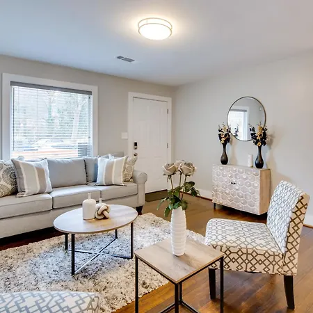 Pet-Friendly Home About 6 Mi To Downtown Atlanta!